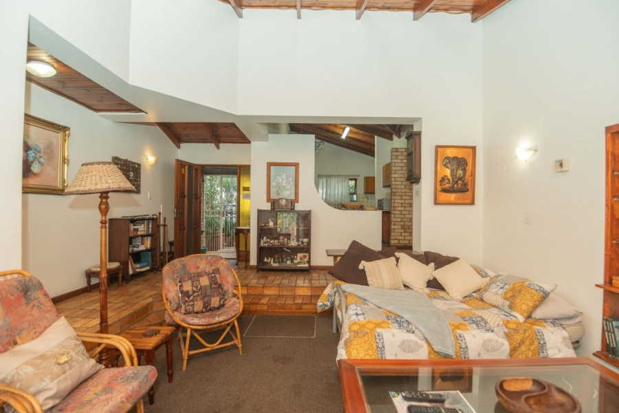 6 Bedroom Property for Sale in Bluewater Bay Eastern Cape